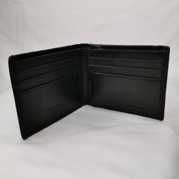 SwissGear Black Genuine Leather Bifold Wallet - Picture 3 of 6